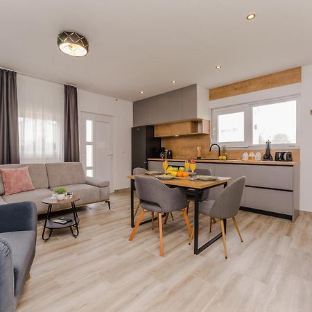 Apartmani Dmarie Privlaka  Exterior foto